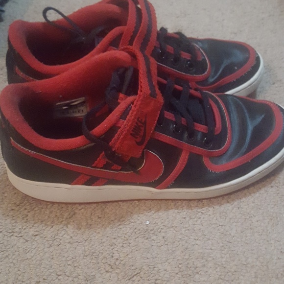 Men's Nike Tennis Shoes - Picture 5 of 8